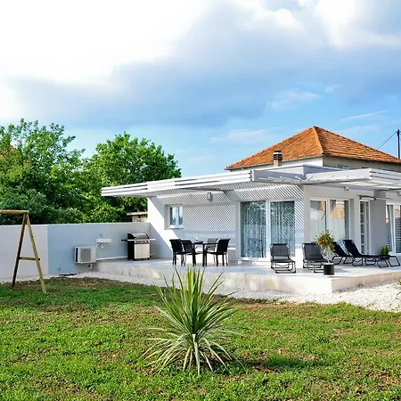 Ferienhaus Holiday Mira